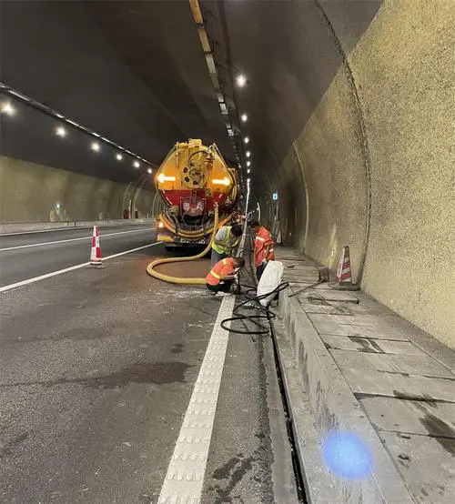 祁东隧道排水渠清淤